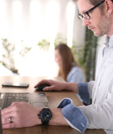 thestandingdesk sz qgsjcynk unsplash